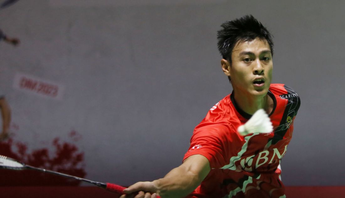 Tunggal putra Indonesia Shesar Hiren Rhustavito saat bertanding melawan Kidambi Srikanth di 32 Besar Daihatsu Indonesia Masters 2023 di Istora Gelora Bung Karno, Senayan, Jakarta, Rabu (25/1). - JPNN.com