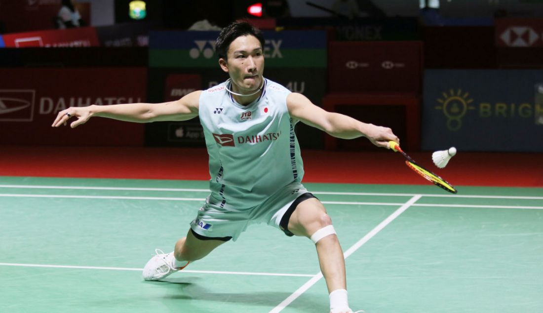 Tunggal putra Jepang Kento Momota di Daihatsu Indonesia Masters 2023. - JPNN.com