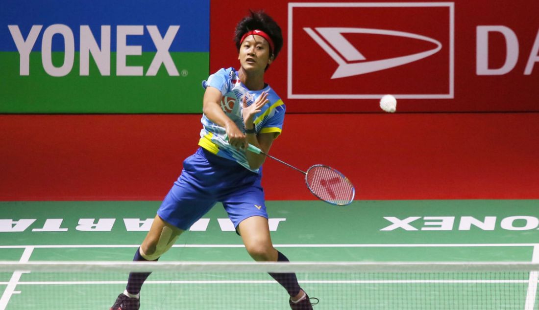 Tunggal putri Indonesia Putri Kusuma Wardani saat bertanding melawan pemain Korea An Se Young di 16 Besar Daihatsu Indonesia Masters 2023, di Istora Gelora Bung Karno, Jakarta, Kamis (26/1). Putri KW kalah 21-18, 7-21 dan 10-21. - JPNN.com