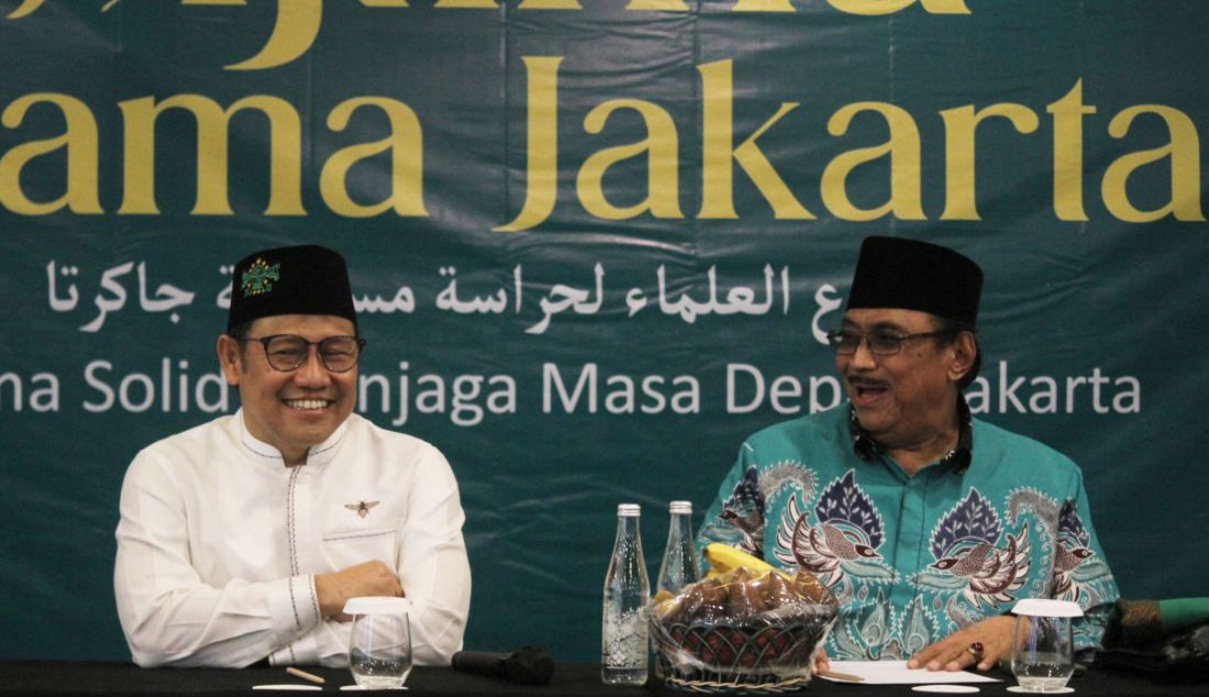 Ketua Umum DPP PKB Abdul Muhaimin Iskandar (kiri) dan Wakil Ketua Dewan Syura KH Manarul Hidayat saat membuka Ijtimak Ulama Jakarta di Jakarta, Kamis (2/2). Ijtimak ulama itu bakal membahas berbagai isu dan persiapan menjelang Pemilu 2024. - JPNN.com