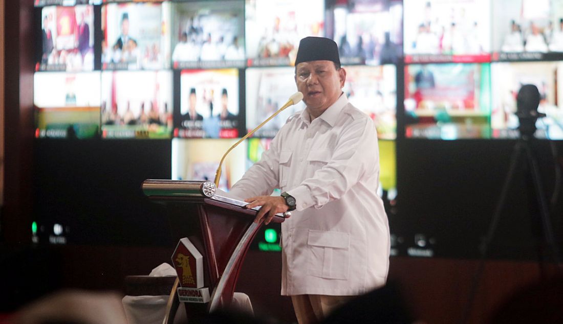 Ketua Umum Partai Gerindra Prabowo Subianto memberikan pidato saat acara Hari Ulang Tahun (HUT) ke-15 Partai Gerindra di Kantor DPP Gerindra, Jakarta, Senin (6/2). - JPNN.com