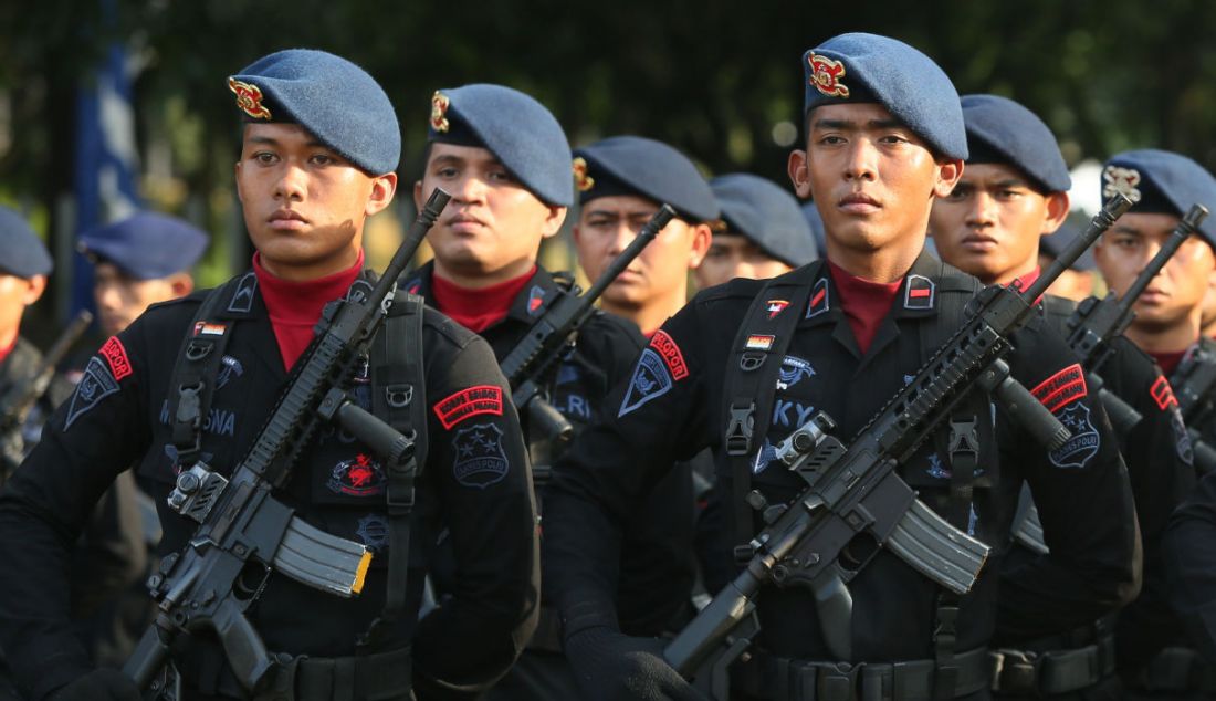 Personil Brimob mengikuti upacara pembukaan gelar Operasi Penegakan Ketertiban (Opsgaktib) dan Yustisi Polisi Militer TNI Tahun 2023 di Mabes TNI, Cilangkap, Jakarta Timur, Rabu (8/3). Operasi Gaktib dan Yustisi yang dilaksanakan secara serentak di seluruh Indonesia tersebut bertujuan untuk meningkatkan disiplin dan tata tertib serta kepatuhan hukum prajurit TNI, baik perorangan maupun kesatuan. - JPNN.com