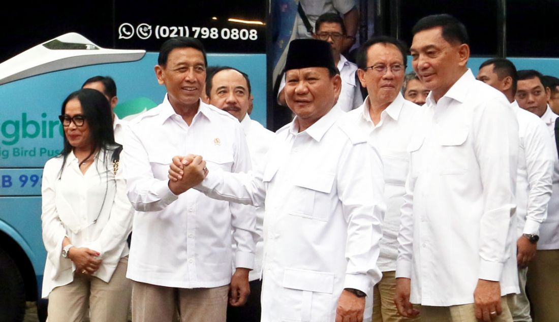 Ketua Umum Prabowo Subianto beserta jajaran DPP Partai Gerindra menerima kunjungan Ketua Dewan Pertimbangan Presiden Republik Indonesia, Jenderal TNI (Purn) Wiranto di Padepokan Garuda Yaksa Hambalang, Kabupaten Bogor, Jawa Barat, Senin (1/5). Kedatangan Wiranto dalam rangka menjalin silaturahmi. - JPNN.com