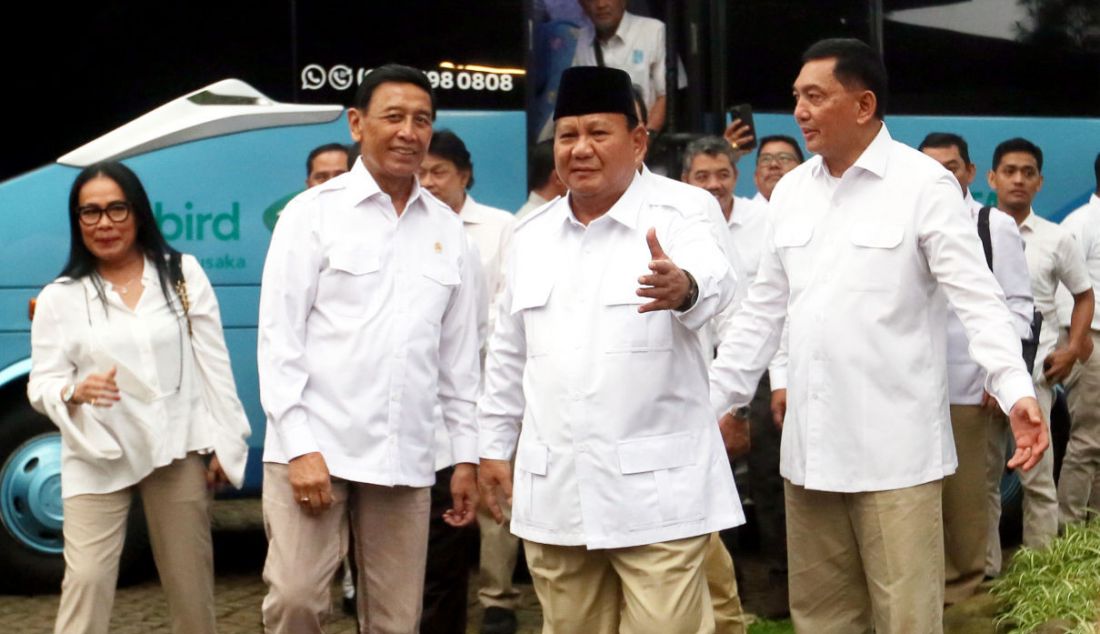 Ketua Umum Prabowo Subianto beserta jajaran DPP Partai Gerindra menerima kunjungan Ketua Dewan Pertimbangan Presiden Republik Indonesia, Jenderal TNI (Purn) Wiranto di Padepokan Garuda Yaksa Hambalang, Kabupaten Bogor, Jawa Barat, Senin (1/5). Kedatangan Wiranto dalam rangka menjalin silaturahmi. - JPNN.com