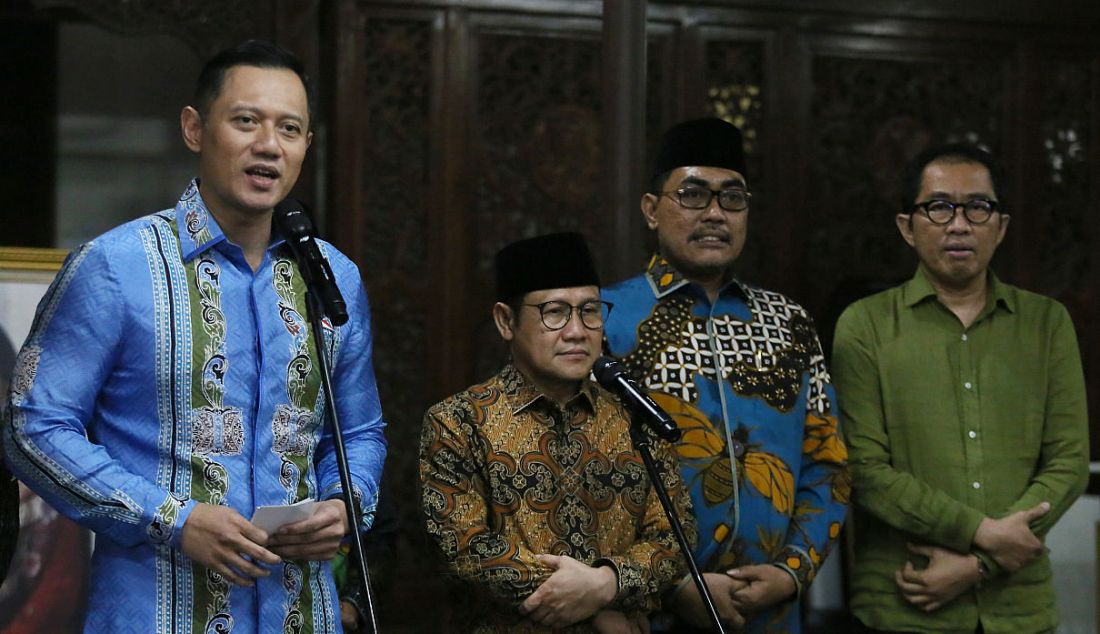 Ketua Umum Partai Demokrat Agus Harimurti Yudhoyono (AHY) dan Ketua Umum PKB Muhaimin Iskandar memberikan keterangan pers seusai melakukan pertemuan di Puri Cikeas, Bogor, Rabu (3/5). Pertemuan tersebut untuk silaturahmi dan membahas isu-isu kebangsaan saat ini. - JPNN.com