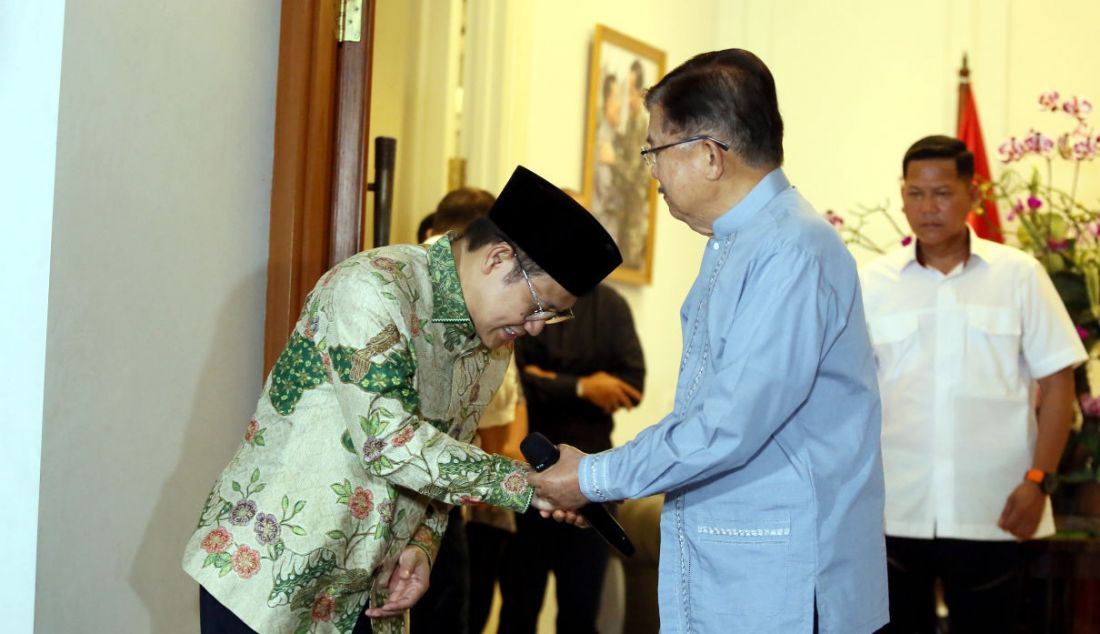 Ketua Umum PKB Muhaimin Iskandar bertemu dengan Wakil Presiden ke-10 dan ke-12 RI Jusuf Kalla di Jakarta, Sabtu (6/5). Muhaimin telah menjadwalkan kunjungan terhadap sejumlah mantan wakil presiden diawali dengan mengunjungi Jusuf Kalla, sebagai bagian dari safari politiknya. - JPNN.com