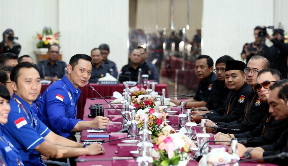 Ketua Umum Partai Demokrat Agus Harimurti Yudhoyono saat pendaftaran bacaleg di Kantor KPU RI, Jakarta, Minggu (14/5). - JPNN.com