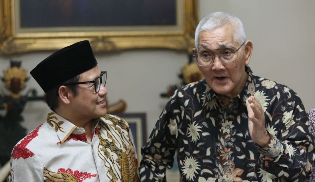 Ketua Umum PKB Muhaimin Iskandar (kiri) dan Wakil Presiden ke-6 RI Try Sutrisno di kawasan Menteng, Jakarta, Sabtu (20/5). - JPNN.com