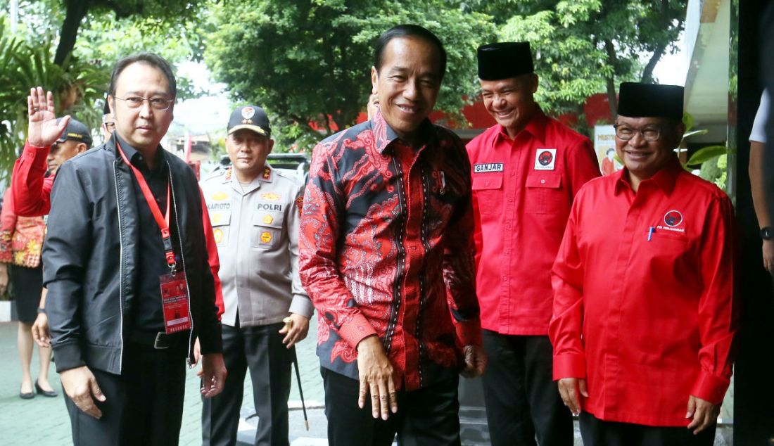 Presiden Joko Widodo tiba di Sekolah Partai DPP PDIP di Lenteng Agung, Jakarta Selatan, Selasa (6/6), dalam rangka menghadiri pembukaan Rakernas III PDIP. - JPNN.com