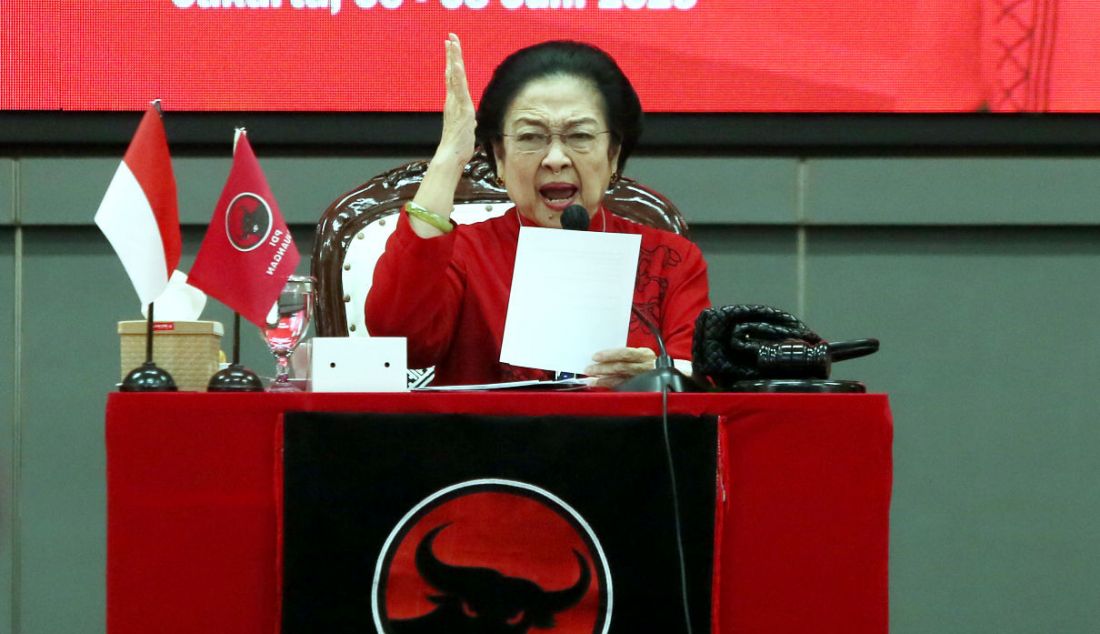 Ketua Umum PDI Perjuangan Megawati Soekarnoputri saat penutupan Rakernas III PDIP, Jakarta, Kamis (8/6). - JPNN.com