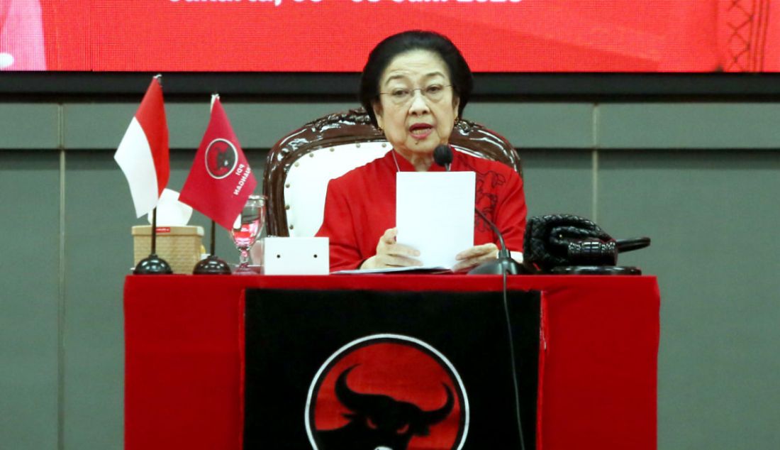 Ketua Umum PDI Perjuangan Megawati Soekarnoputri saat penutupan Rakernas III PDIP, Jakarta, Kamis (8/6). - JPNN.com