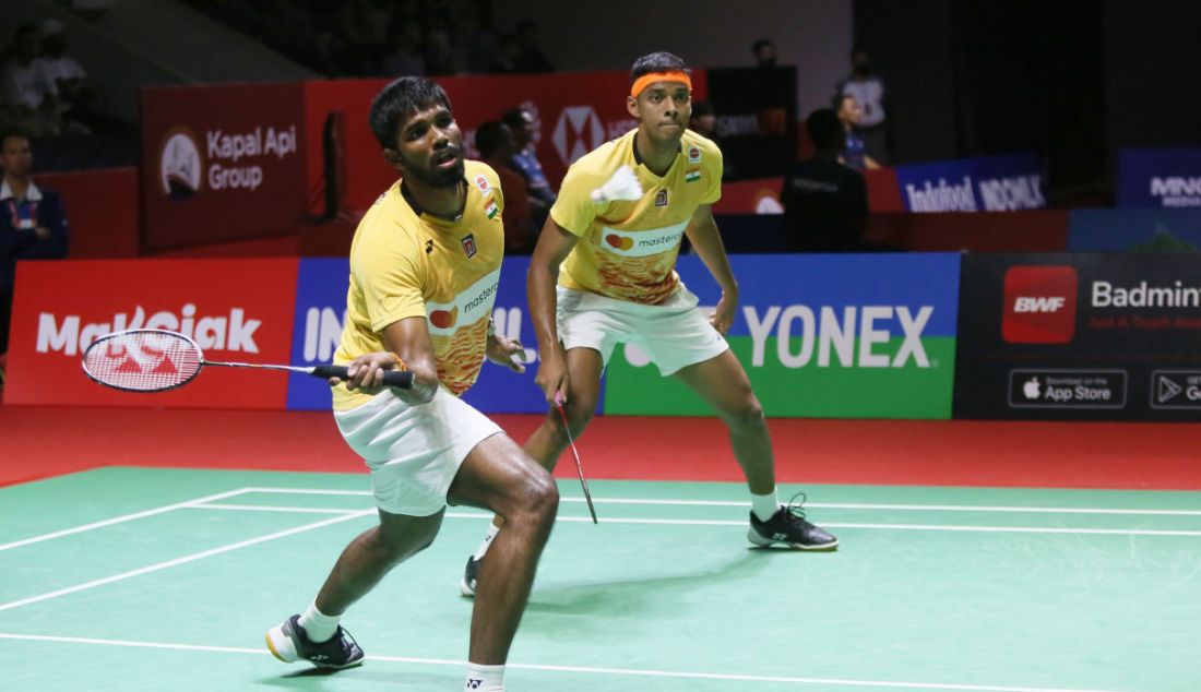 Ganda putra India Satwiksairaj Rankireddy (kiri) dan Chirag Shetty di Indonesia Open 2023. - JPNN.com