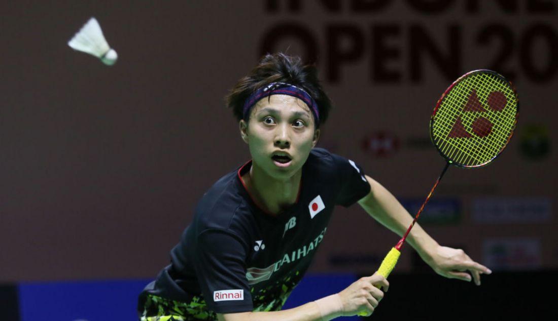 Tunggal putra Jepang Kodai Naraoka saat melawan pemain Denmark Anders Antonsen pada 32 Besar Indonesia Open 2023, di Istora, Jakarta, Rabu (14/6). Kodai menang 14-21, 21-7 dan 21-17. - JPNN.com