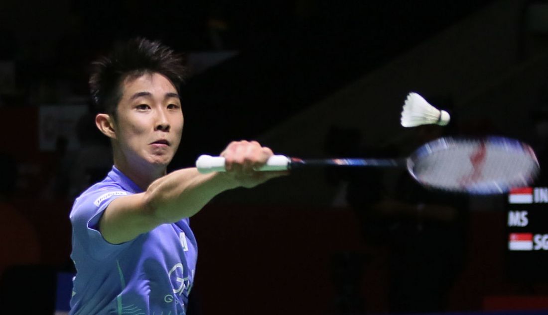 Tunggal putra Singapura Loh Kean Yew saat melawan tunggal putra Indonesia Chico Aura Dwi Wardoyo dalam Indonesia Open 2023, Jakarta, Rabu (14/6). - JPNN.com