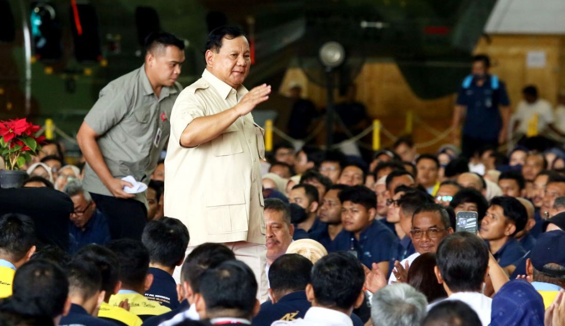 Menhan Prabowo Subianto menghadiri acara The 1st DEFEND ID’s Day di Hanggar PT Dirgantara Indonesia, Bandung, Jawa Barat, Kamis (15/6). Prabowo menyebutkan sejak awal merdeka, pendiri bangsa Indonesia pengin menguasai teknologi dan menjadi negara industri. - JPNN.com