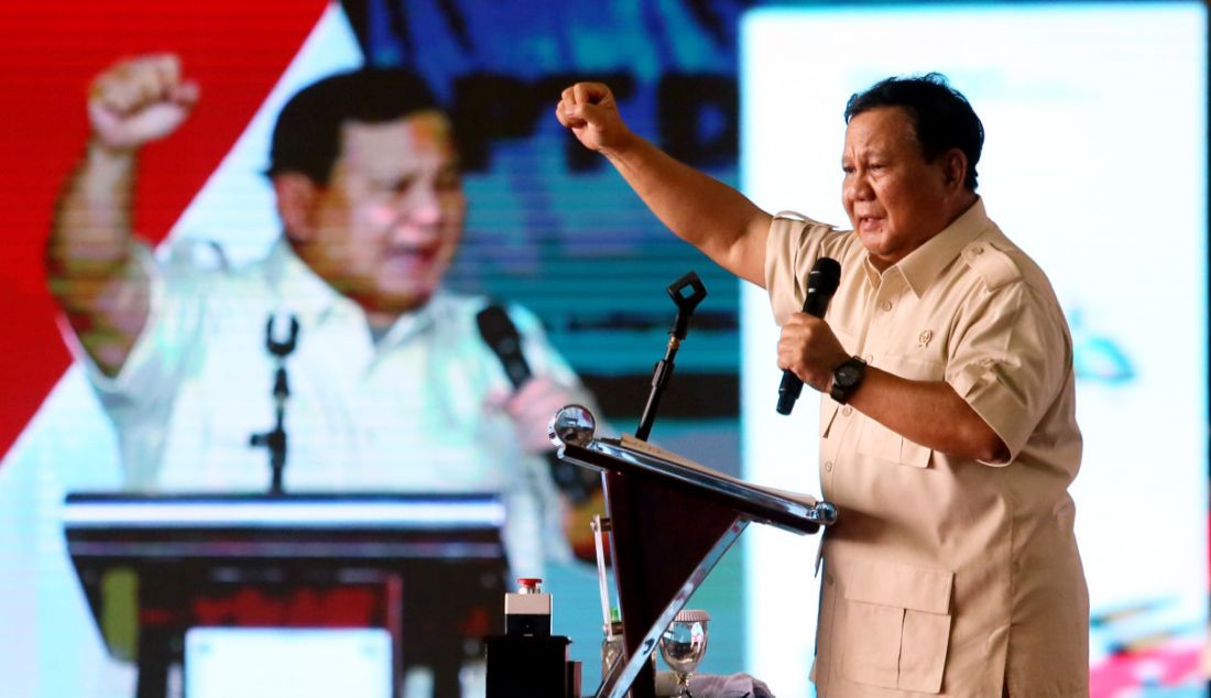 Menhan Prabowo Subianto menghadiri acara The 1st DEFEND ID’s Day di Hanggar PT Dirgantara Indonesia, Bandung, Jawa Barat, Kamis (15/6). Prabowo menyebutkan sejak awal merdeka, pendiri bangsa Indonesia pengin menguasai teknologi dan menjadi negara industri. - JPNN.com