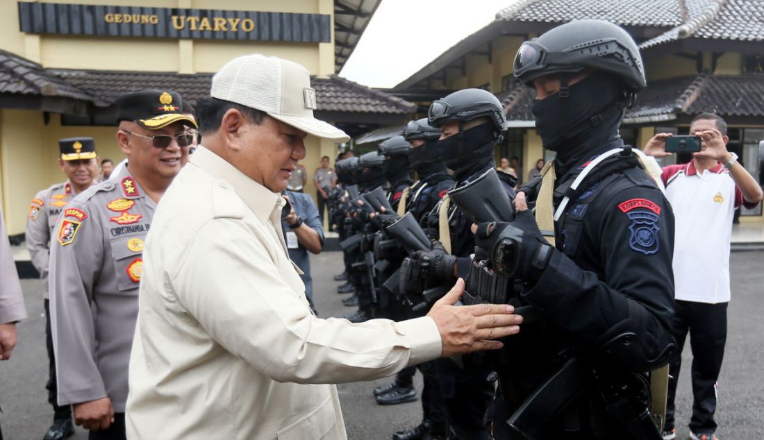 Menhan Prabowo Subianto saat menghadiri dialog di Sespim Lemdiklat Polri, Lembang, Kabupaten Bandung Barat, Jawa Barat, Jumat (16/6). - JPNN.com