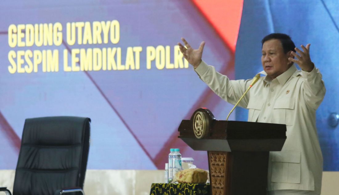 Menhan Prabowo Subianto saat menghadiri dialog di Gedung Utaryo Sespim Lemdiklat Polri, Lembang, Kabupaten Bandung Barat, Jawa Barat, Jumat (16/6). - JPNN.com