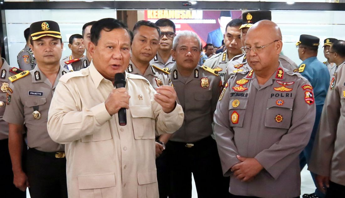 Menhan Prabowo Subianto saat menghadiri dialog di Gedung Utaryo Sespim Lemdiklat Polri, Lembang, Kabupaten Bandung Barat, Jawa Barat, Jumat (16/6). - JPNN.com