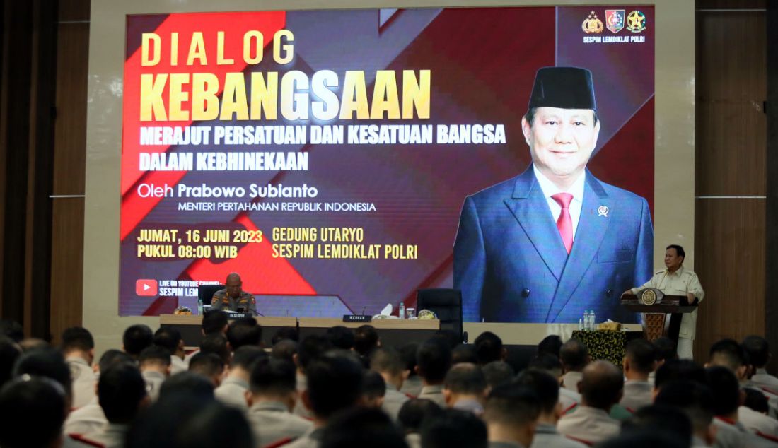 Menhan Prabowo Subianto saat menghadiri dialog di Gedung Utaryo Sespim Lemdiklat Polri, Lembang, Kabupaten Bandung Barat, Jawa Barat, Jumat (16/6). - JPNN.com