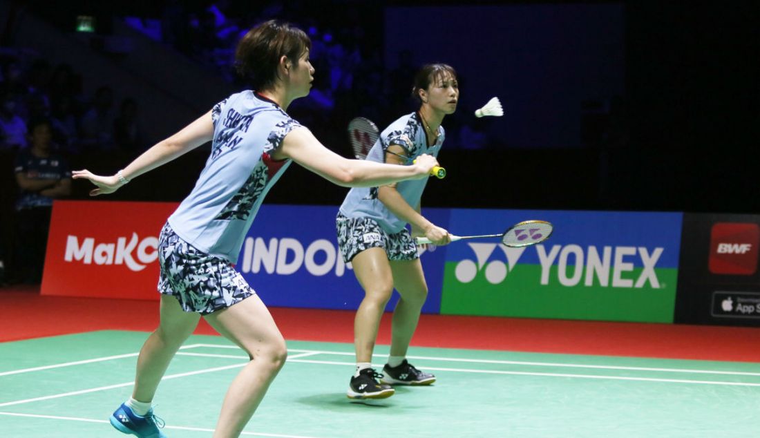 Ganda putri Jepang Yuki Fukushima dan Sayaka Hirota saat melawan ganda putri Korea Baek Ha Na dan Lee So Hee pada final Indonesia Open 2023 di Istora Senayan, Jakarta, Minggu (18/6). Yuki Fukushima dan Sayaka Hirota kalah atas lawannya dengan skor 20-22 dan 10-21. - JPNN.com