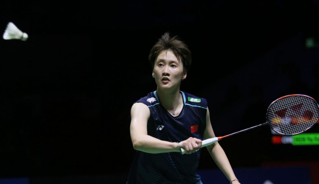 Tunggal putri China Chen Yu Fei saat melawan tunggal putri Spanyol Carolina Marin pada final Indonesia Open 2023 di Istora Senayan, Jakarta, Minggu (18/6). Chen Yu Fei menang atas lawannya dengan skor 21-18 dan 21-19. - JPNN.com