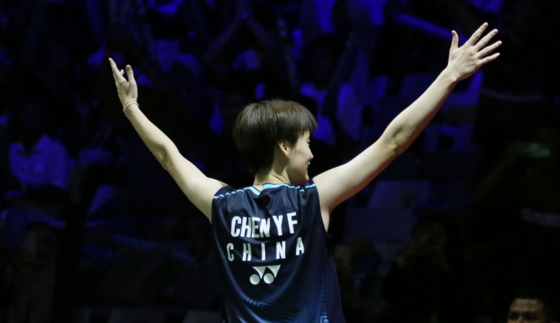 Tunggal putri China Chen Yu Fei saat melawan tunggal putri Spanyol Carolina Marin pada final Indonesia Open 2023 di Istora Senayan, Jakarta, Minggu (18/6). Chen Yu Fei menang atas lawannya dengan skor 21-18 dan 21-19. - JPNN.com