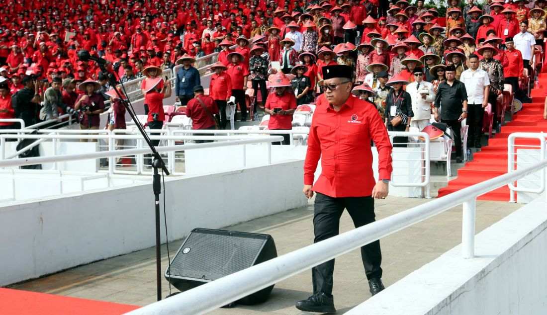 Sekjen PDI Perjuangan Hasto Kristiyanto saat menghadiri Puncak Peringatan Bulan Bung Karno di Stadion Utama Gelora Bung Karno, Jakarta, Sabtu (24/6). - JPNN.com