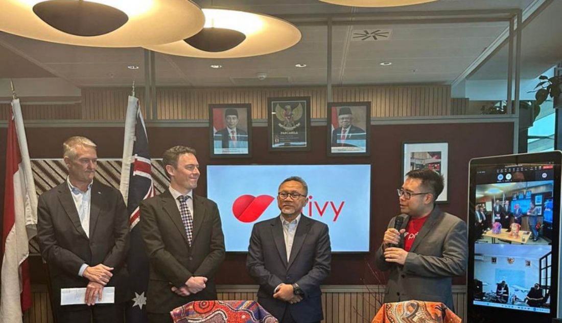 Menteri Perdagangan RI Zulkifli Hasan meresmikan kantor cabang PrivyID, Sydney, Australia, Senin (3/7). PrivyID adalah layanan platform tanda tangan digital untuk keperluan legalitas yang mengikat secara hukum menggunakan sertifikat digital, yang berbasis di Indonesia dan Zulhas berharap Indonesia ke depannya tidak hanya mengekspor barang, tetapi juga jasa teknologi. - JPNN.com