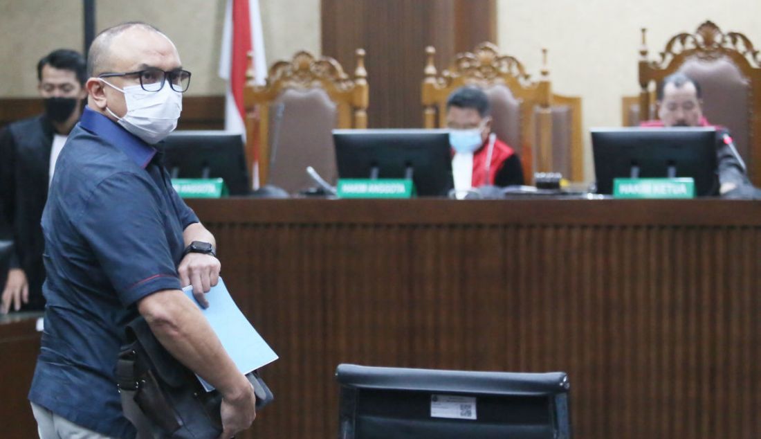 Anang Ahmad Latif seusai menjalani sidang pembacaan eksepsi kasus korupsi penyediaan menara pemancar (Base Transceiver Station/BTS) 4G dan infrastruktur pendukung paket 1-5 Badan Aksesibilitas Telekomunikasi dan Informasi (BAKTI) di Pengadilan Tipikor, Jakarta, Selasa (4/7). - JPNN.com