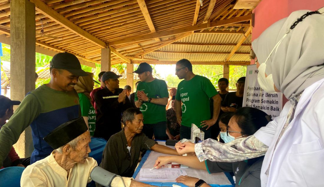 Manulife Indonesia didukung oleh RS EMC Cikarang mengadakan pemeriksaan kesehatan gratis bagi masyarakat sebagai bagian dari program 