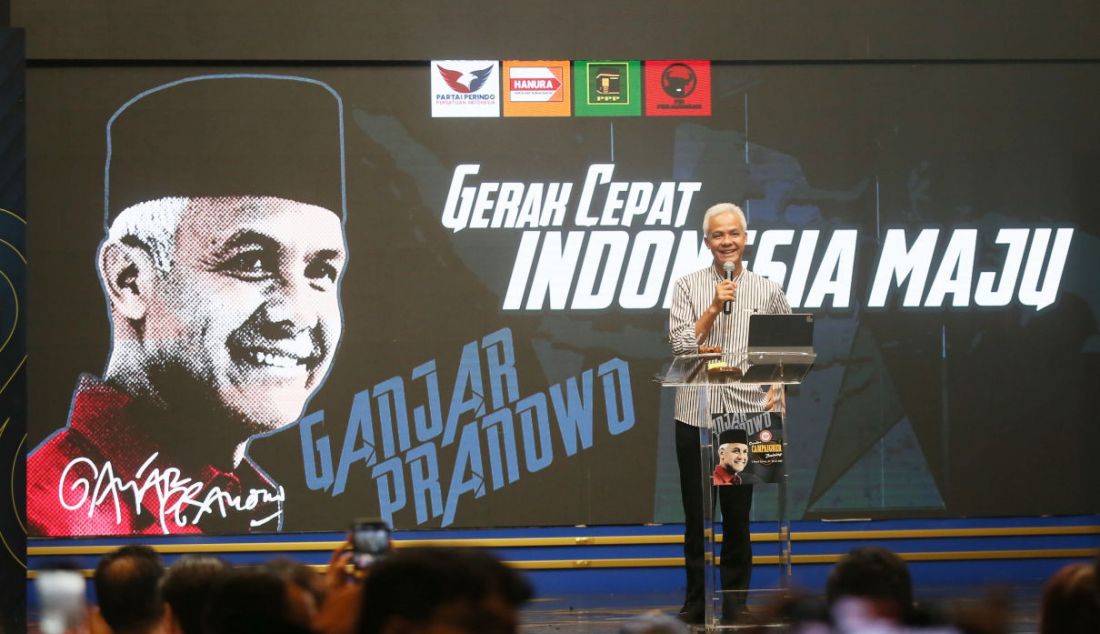 Bakal calon presiden dari PDIP Ganjar Pranowo berpidato saat pelatihan juru kampanye di Jakarta, Senin (17/7). Pelatihan itu bertujuan untuk memantapkan komunikasi politik para juru kampanye untuk memenangkan Ganjar Pranowo pada Pemilu Presiden 2024. - JPNN.com