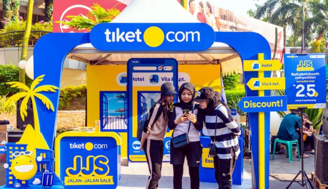 Sepanjang bulan Juli, tiket.com gelar kampanye Jalan Jalan Sale (JJS). JJS dikemas dengan berbeda dari promo tiket.com lainnya. Hadir di kawasan Car Free Day Jakarta, sobat tiket dapat mengunjungi booth tiket.com di area FX Sudirman dan mendapatkan langsung kode promo untuk diskon hotel & vila sambil menikmati hiburan musik dan permainan seru berhadiah jutaan rupiah. Jangan lewatkan, JJS masih akan menyapa warga Jakarta saat Car Free Day Jakarta pada 30 Juli 2023. - JPNN.com