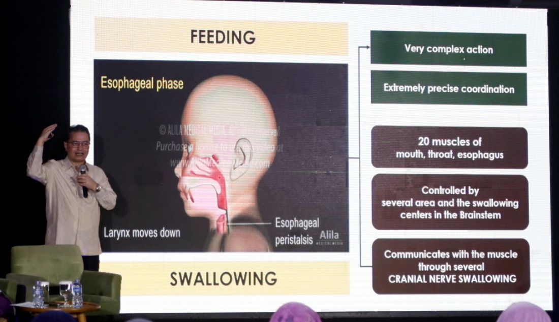 Pakar Gastrohepatologi Badriul Hegar saat diskusi Penyebab dan Dampak Masalah Makan Terhadap Tumbuh Kembang Optimal di Jakarta, Selasa (18/7). Dalam rangka memperingati momentum Hari Anak Nasional tahun ini yang mengangkat tema Anak Terlindungi, Indonesia Maju, Morinaga meluncurkan varian baru Morinaga Morigro yang bertujuan membantu melindungi dan mengoptimalkan nutrisi anak. - JPNN.com