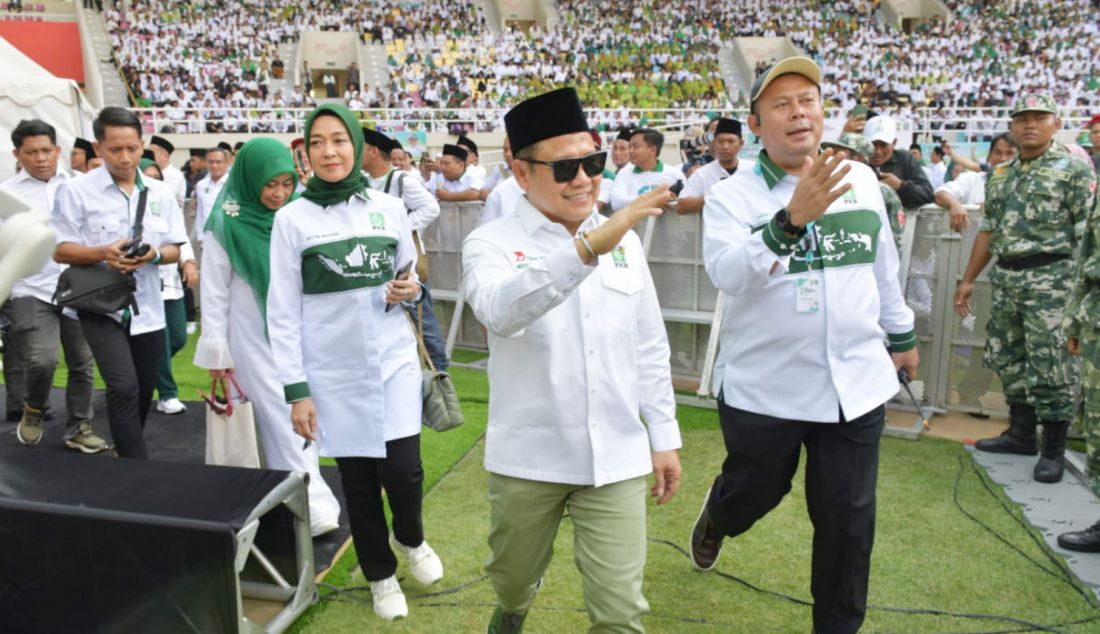 Ketum PKB Muhaimin Iskandar menghadiri peringatan harlah ke-25 PKB di Stadion Manahan, Solo, Jawa Tengah, Minggu (23/7). Acara Harlah ke-25 PKB yang dihadiri puluhan ribu kader dari berbagai kota di Indonesia tersebut sebagai momentum untuk konsolidasi kekuatan jelang Pemilu 2024. - JPNN.com