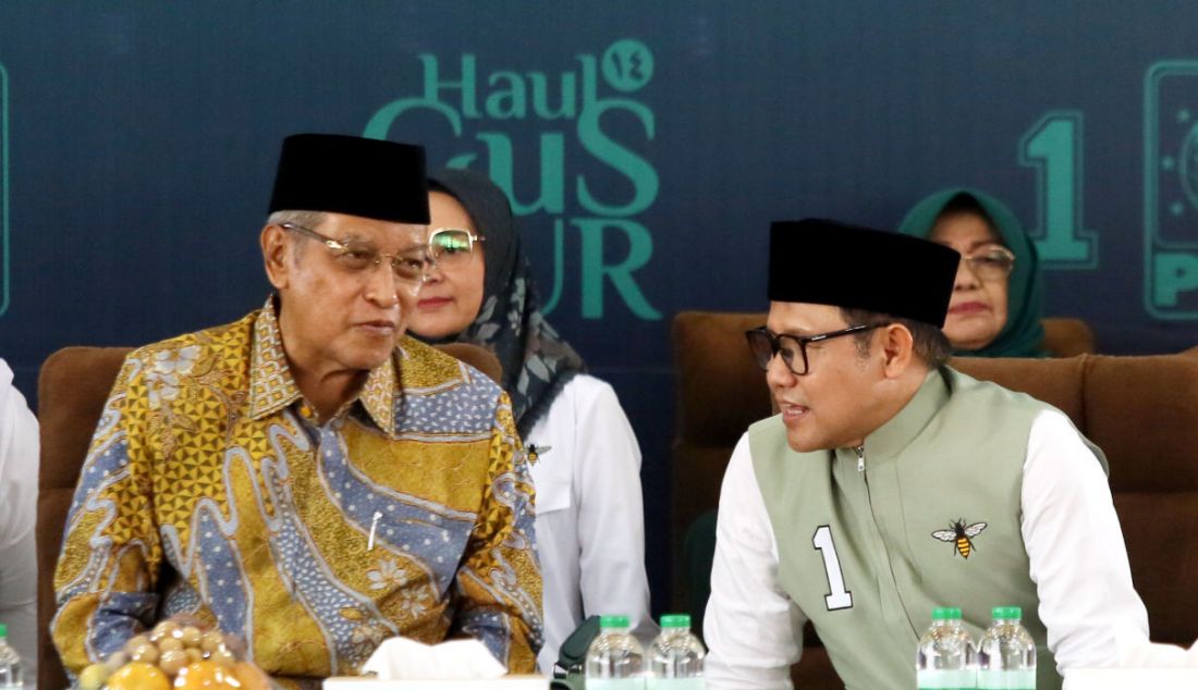 Mantan Ketua Umum PBNU Said Aqil Siradj (kiri) dan Ketua umum PKB Muhaimin Iskandar saat menghadiri peringatan Haul Gus Dur di Kantor DPP PKB, Jakarta, Jumat (4/8). - JPNN.com