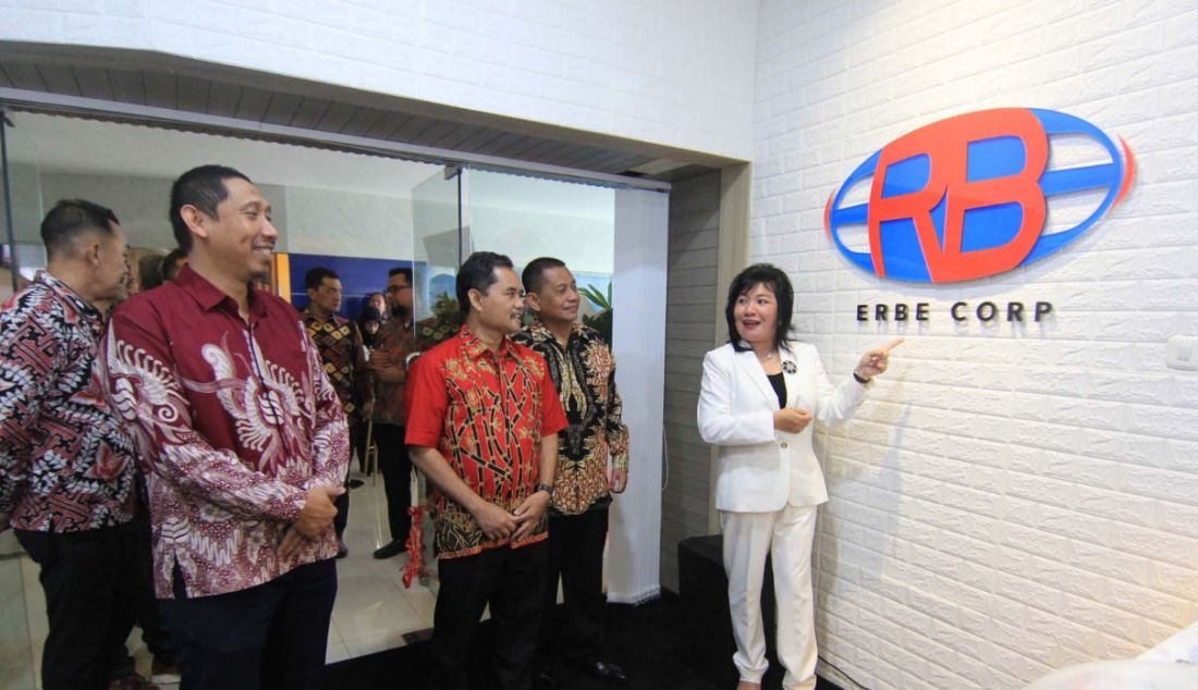 CEO & Founder PT Erbe Broker Asuransi Indonesia (ERBE Broker) Patricia Rolla saat meresmikan peluncuran ERBE Customer Lounge, Jakarta, Selasa (8/8). ERBE Broker merupakan perusahaan pialang asuransi yang telah terdaftar di OJK. - JPNN.com