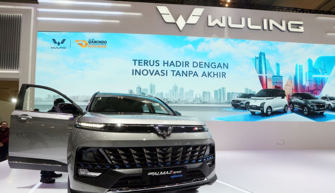 PT SGWM Motor Indonesia (Wuling Motors) menghadirkan Wuling Almaz RS Hybrid dalam pameran otomotif Gaikindo Indonesia International Auto Show atau GIIAS 2023 di ICE BSD City, Kabupaten Tangerang, Banten, Kamis (10/8). - JPNN.com