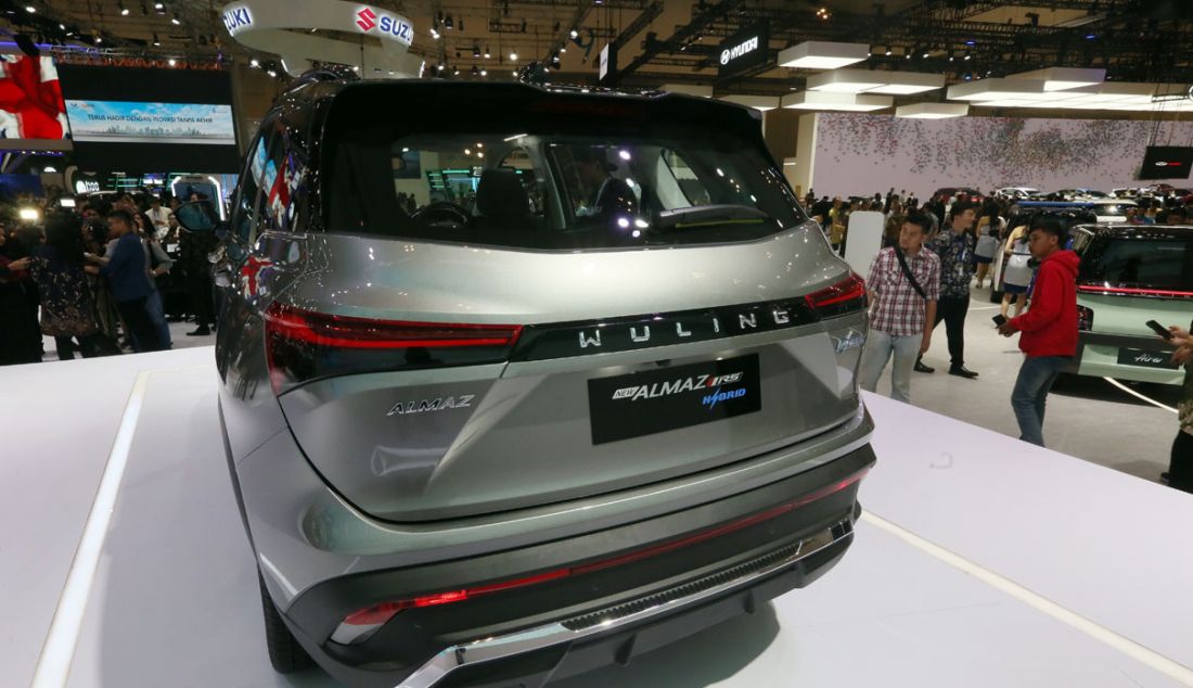 PT SGWM Motor Indonesia (Wuling Motors) menghadirkan Wuling Almaz RS Hybrid dalam pameran otomotif Gaikindo Indonesia International Auto Show atau GIIAS 2023 di ICE BSD City, Kabupaten Tangerang, Banten, Kamis (10/8). - JPNN.com