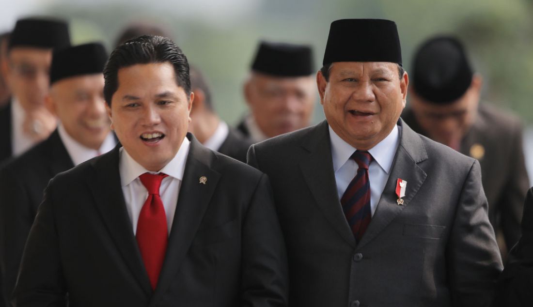 Menteri BUMN Erick Thohir (kiri) dan Menhan Prabowo Subianto seusai rapat Paripurna DPR pembukaan masa persidangan I DPR tahun sidang 2023-2024 di Gedung Nusantara, Kompleks Parlemen, Senayan, Jakarta, Rabu (16/8). - JPNN.com