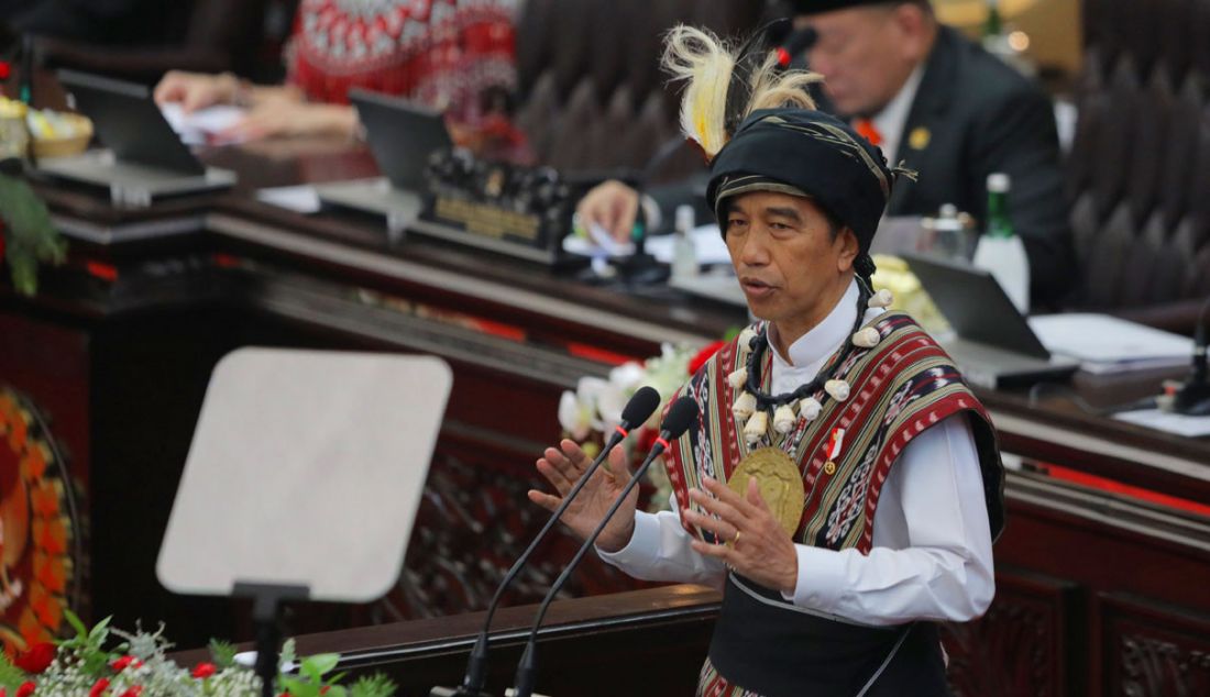 Presiden Joko Widodo saat menyampaikan pidato kenegaraan pada Sidang Tahunan MPR dan Sidang Bersama DPR - DPD Tahun 2023 di Gedung Nusantara, Kompleks Parlemen, Senayan, Jakarta, Rabu (16/8). - JPNN.com