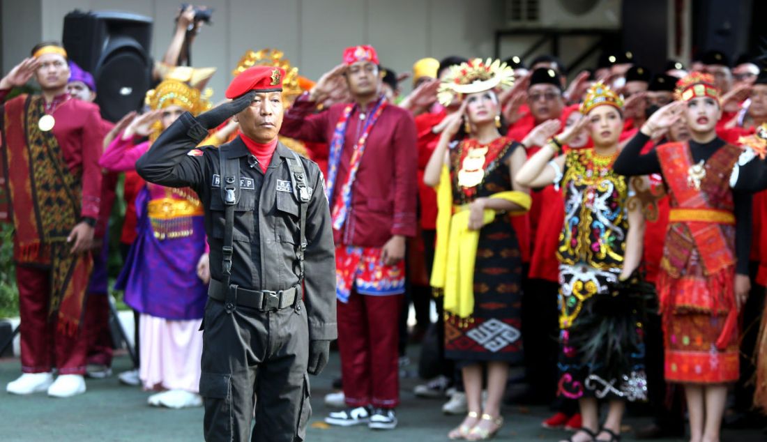 Sejumlah kader PDI Perjuangan mengikuti upacara HUT ke-78 RI di Sekolah Partai PDI Perjuangan, Lenteng Agung, Jakarta, Kamis (17/8). - JPNN.com