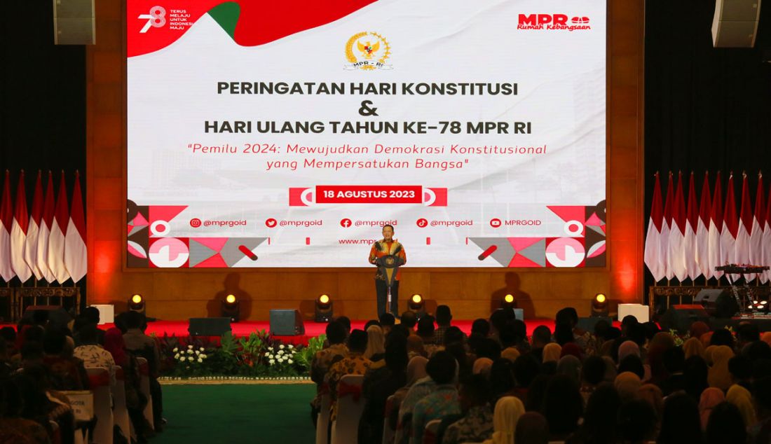 Ketua MPR Bambang Soesatyo saat memberikan pidato pada Peringatan Hari Konstitusi dan HUT Ke-78 MPR RI dengan tema Pemilu 2024: Mewujudkan Demokrasi Konstitusional yang Mempersatukan Bangsa di Gedung Nusantara IV MPR/DPR/DPD, Jakarta, Jumat (18/8). - JPNN.com