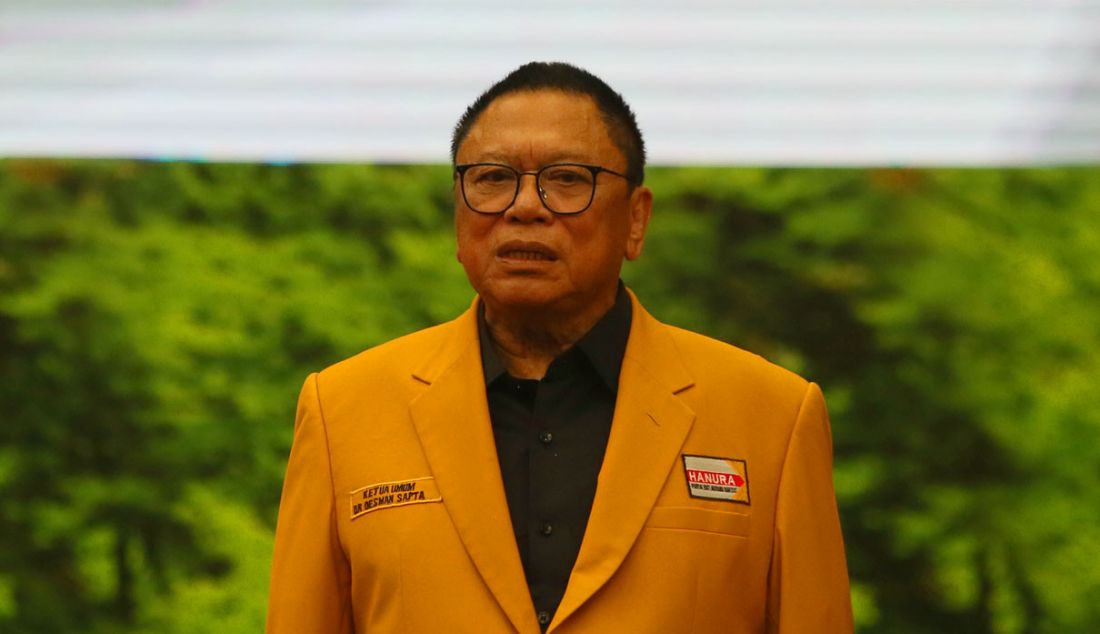 Ketum Partai Hanura Oesman Sapta Ondang (OSO) saat menghadiri pertemuan PDI Perjuangan dengan Partai Hanura di Kantor DPP PDI Perjuangan, Jakarta, Senin (28/8). - JPNN.com