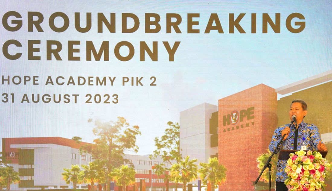 Sekretaris Dinas Pendidikan Kab. Tangerang Fahrudin saat Groundbreaking HOPE Academy di PIK2, Teluknaga, Kab. Tangerang, Kamis (31/8). - JPNN.com