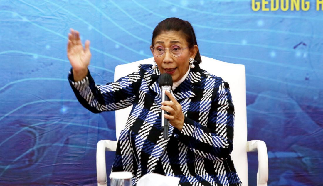 Mantan Menteri Kelautan dan Perikanan Susi Pudjiastuti saat menjadi pembicara pada Seminar Nasional Pesisir Tangguh untuk Indonesia Maju di Kantor Kementerian PMK, Jakarta, Rabu (13/9). - JPNN.com