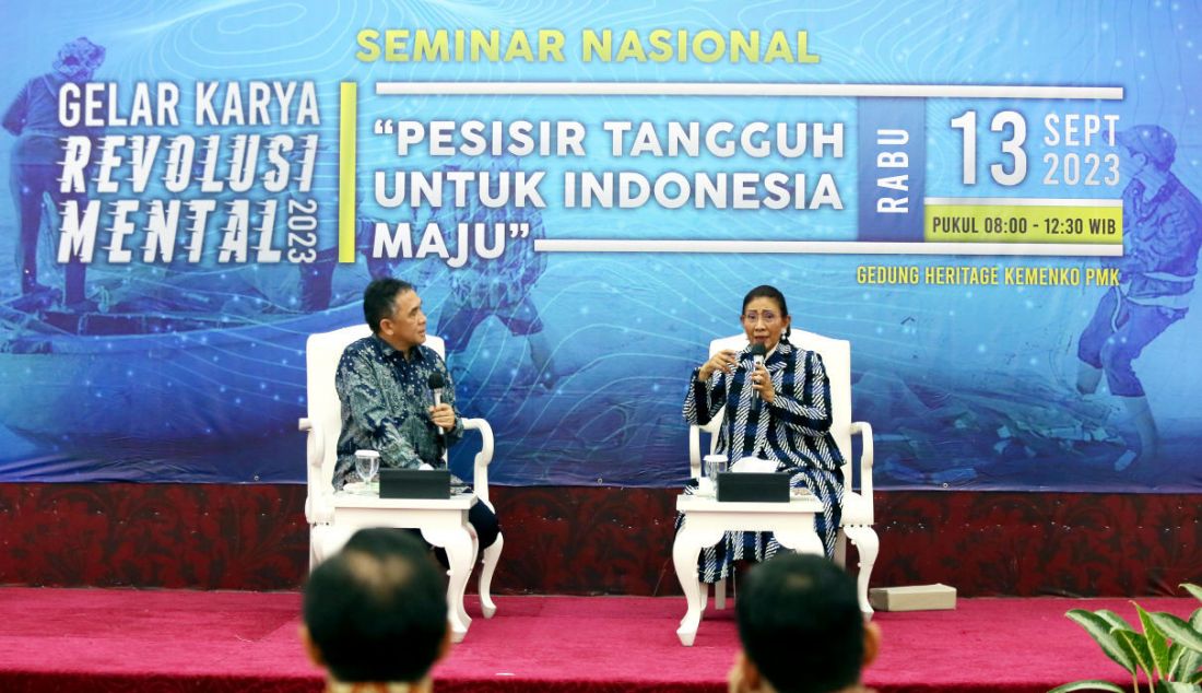 Mantan Menteri Kelautan dan Perikanan Susi Pudjiastuti saat menjadi pembicara pada Seminar Nasional Pesisir Tangguh untuk Indonesia Maju di Kantor Kementerian PMK, Jakarta, Rabu (13/9). Revolusi mental diperlukan untuk membentuk cara berpikir maju dan meninggalkan kebiasaan-kebiasan yang buruk sehingga bersama-sama menghadirkan menyejahterakan masyarakat bahari. - JPNN.com