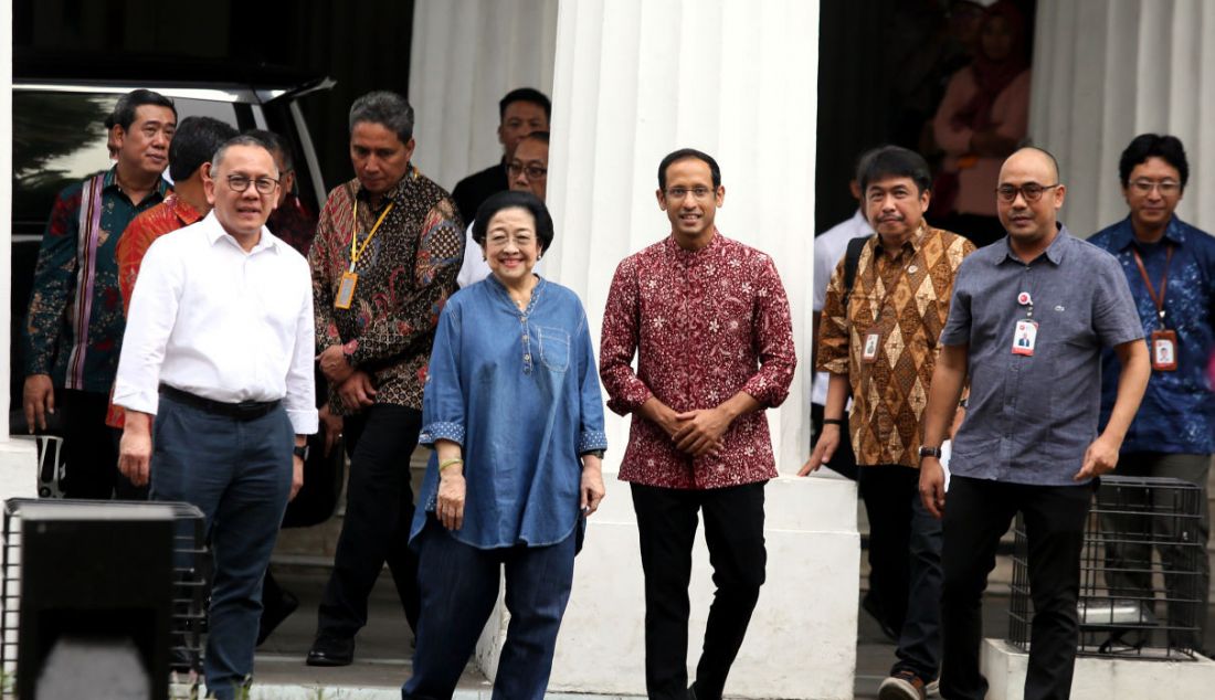 Presiden Ke-5 RI Megawati Soekarnoputri meninjau Museum Nasional Indonesia di Jakarta Pusat, Selasa (19/9). Beberapa waktu lalu museum tersebut sempat terbakar. Saat masih muda, Megawati pernah menjadi sukarelawan di Museum Nasional Indonesia. - JPNN.com