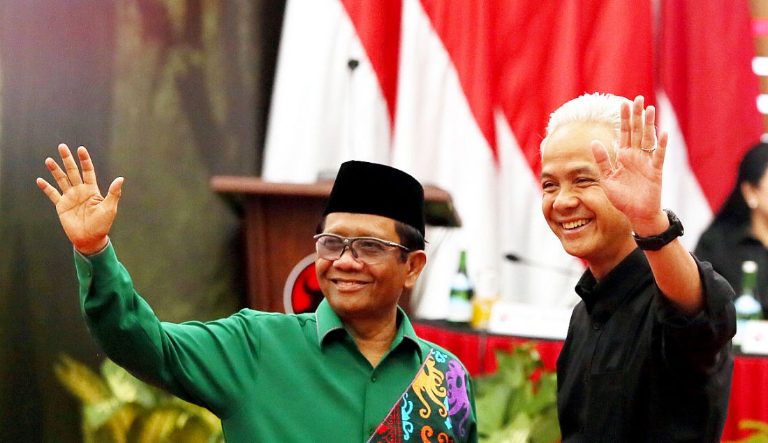 Bakal capres Ganjar Pranowo dan bakal cawapres Mahfud MD di Kantor DPP PDI Perjuangan, Jakarta, Rabu (18/10). - JPNN.com