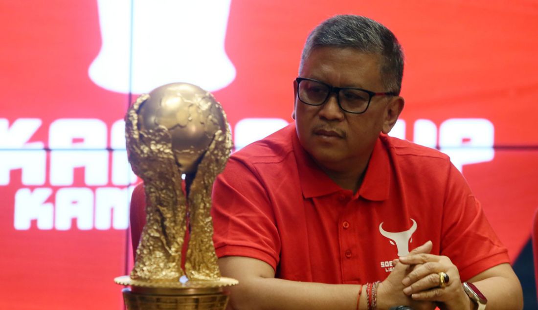 Sekjen PDI Perjuangan Hasto Kristiyanto memberikan keterangan pers Liga Kampung Soekarno Cup, Jakarta, Kamis (2/11). - JPNN.com